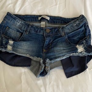 Refuge, size 6 Jean shorts